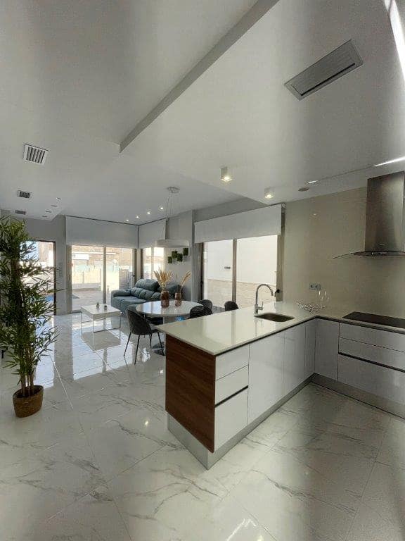 3 bedroom Villa for sale in Villamartin with garage - € 399,900 (Ref: 5210695)