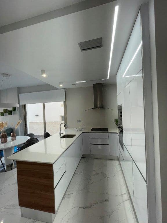 3 bedroom Villa for sale in Villamartin with garage - € 399,900 (Ref: 5210695)