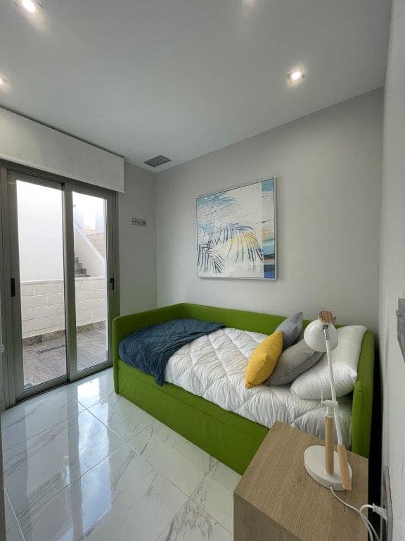 3 bedroom Villa for sale in Villamartin with garage - € 399,900 (Ref: 5210695)