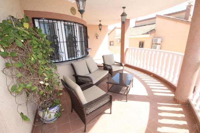 3 slaapkamer Villa voor vakantieverhuur in La Marina, Elche / Elx met zwembad - € 630 (Ref: 6968362)