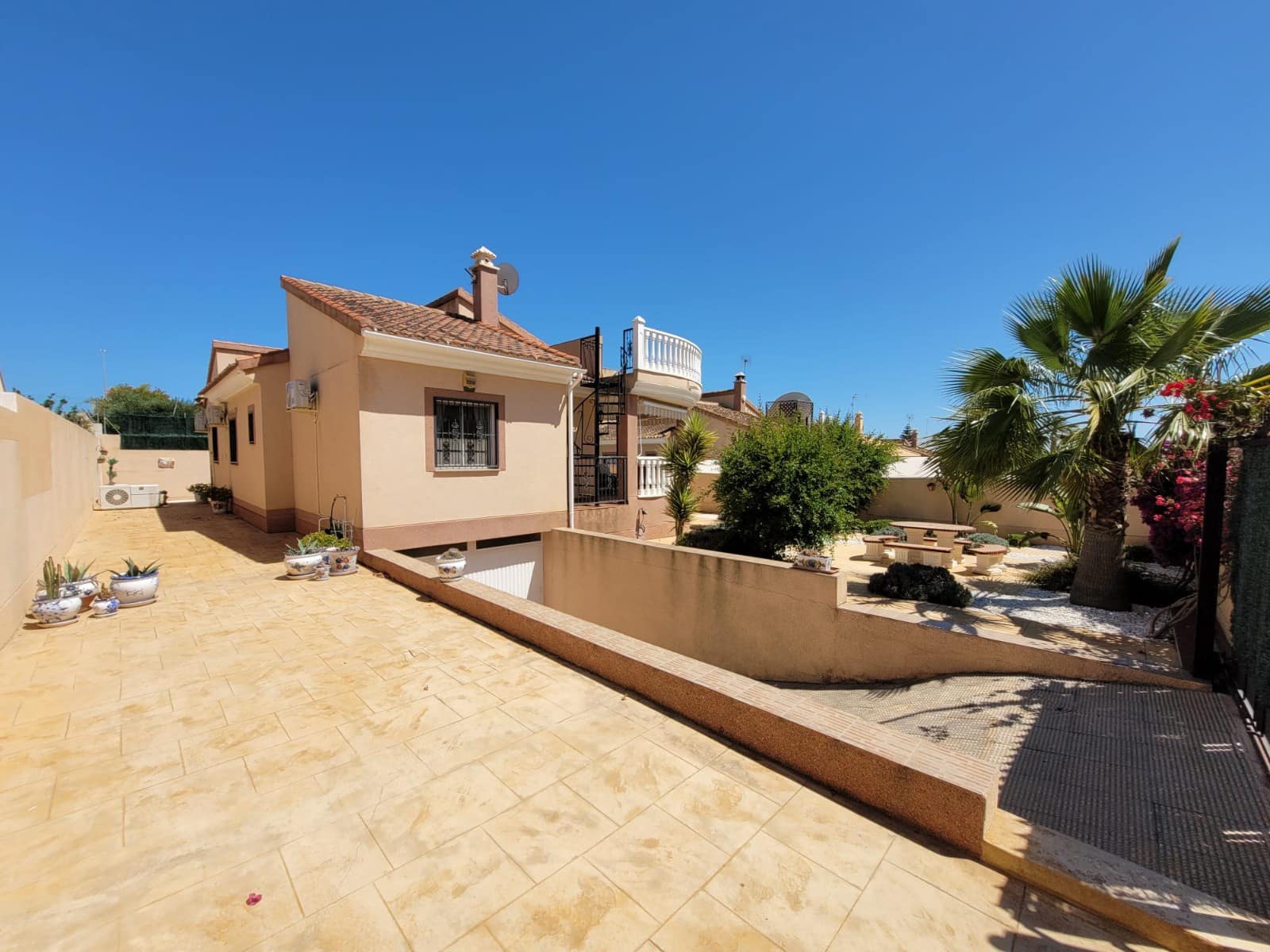   3 soveværelse   ferieVilla i La Marina   med   swimmingpool   - € 630 (Ref: 6968362)