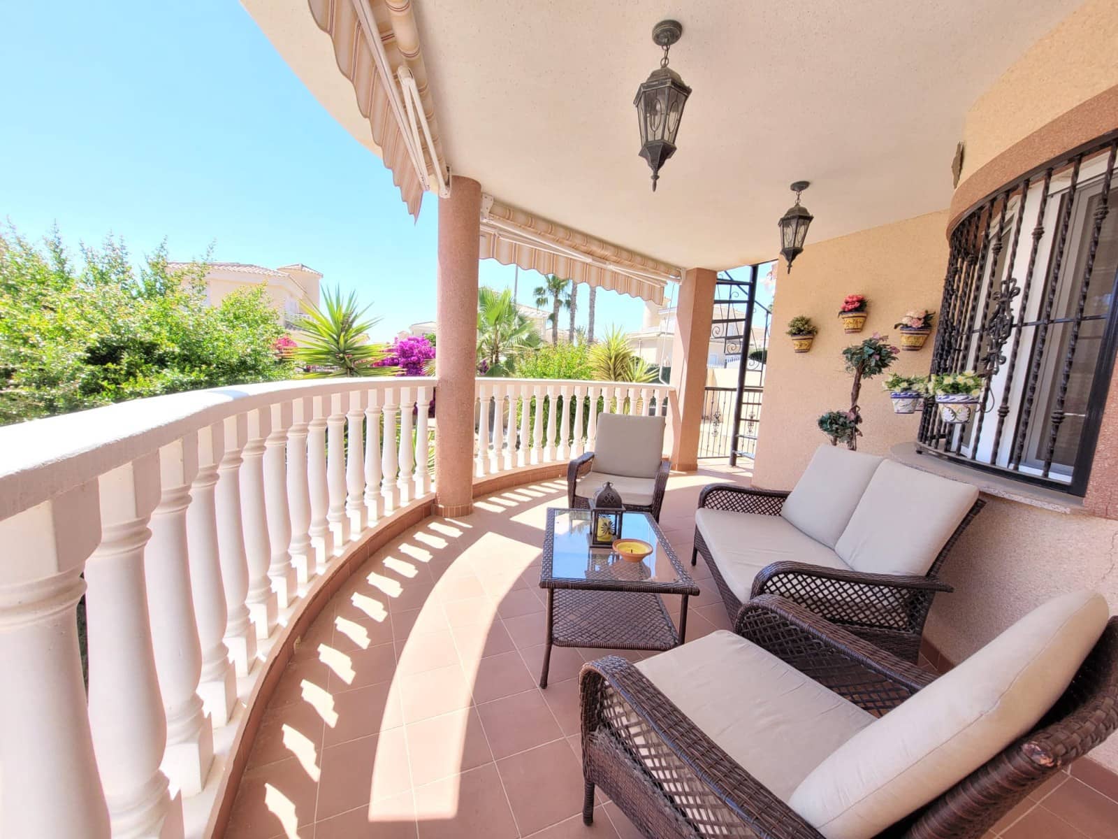   3 soveværelse   ferieVilla i La Marina   med   swimmingpool   - € 630 (Ref: 6968362)