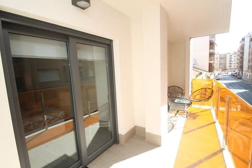 3 quarto Apartamento para arrendamento para férias em Torrevieja com piscina - 630 € (Ref: 6968366)