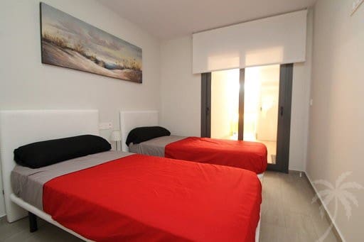 3 quarto Apartamento para arrendamento para férias em Torrevieja com piscina - 630 € (Ref: 6968366)