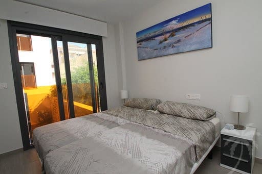 3 quarto Apartamento para arrendamento para férias em Torrevieja com piscina - 630 € (Ref: 6968366)