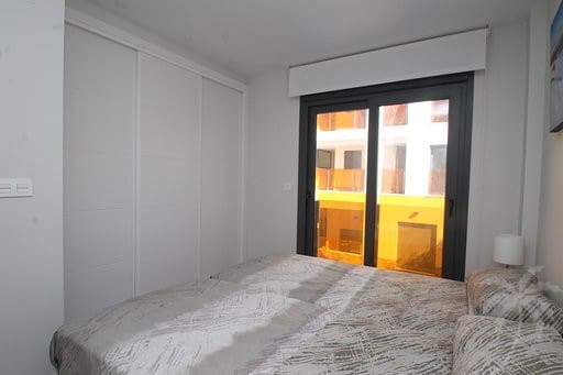 3 quarto Apartamento para arrendamento para férias em Torrevieja com piscina - 630 € (Ref: 6968366)