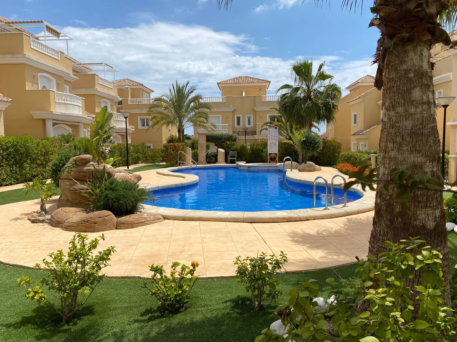 Appartement de 2 chambres de location de vacances à La Marina avec piscine garage - 420 € (Ref: 6968368)