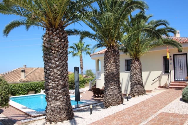 Chalet de 2 habitaciones en La Marina, Elche / Elx en alquiler vacacional con piscina garaje - 630 € (Ref: 6968370)