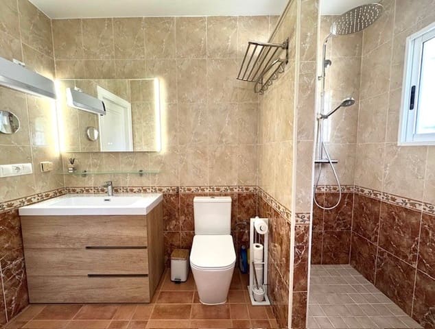 Chalet de 2 habitaciones en La Marina, Elche / Elx en alquiler vacacional con piscina garaje - 630 € (Ref: 6968370)