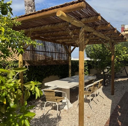 Chalet de 2 habitaciones en La Marina, Elche / Elx en alquiler vacacional con piscina garaje - 630 € (Ref: 6968370)
