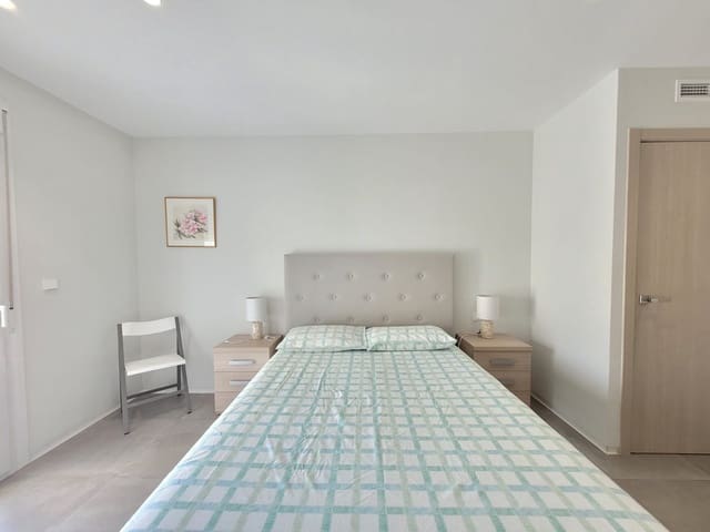 Ático de 3 habitaciones en La Marina, Elche / Elx en alquiler vacacional con piscina garaje - 630 € (Ref: 6968371)