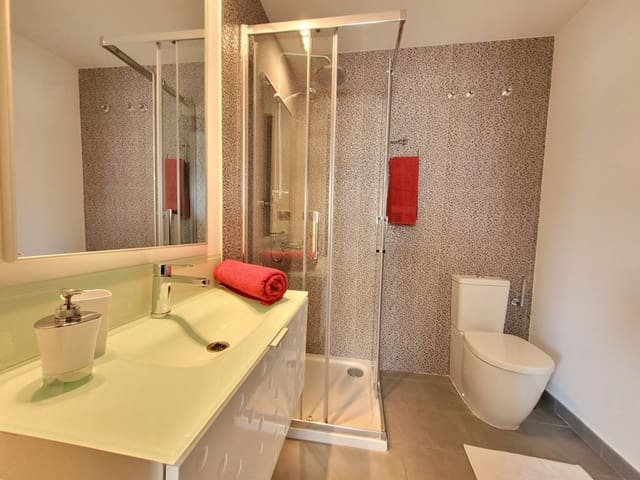 2 slaapkamer Appartement voor vakantieverhuur in Los Europeos, Torrevieja met zwembad garage - € 399 (Ref: 6968372)