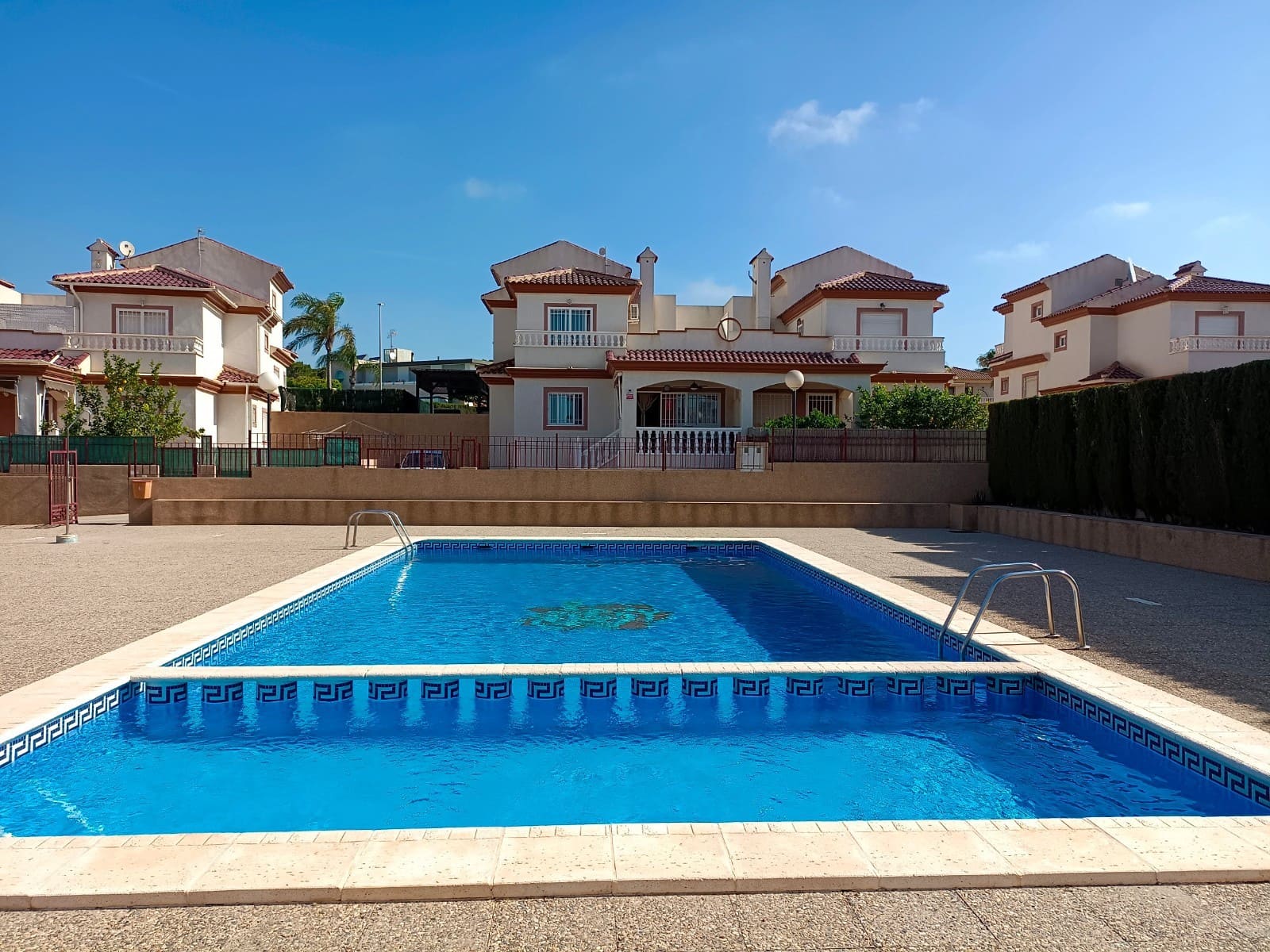 2 bedroom Terraced Villa for holiday rental in La Marina with pool - € 399 (Ref: 6968378)