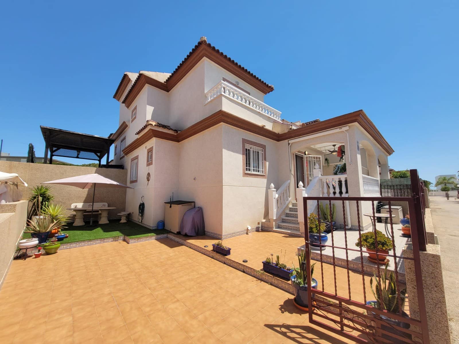 2 bedroom Terraced Villa for holiday rental in La Marina with pool - € 399 (Ref: 6968378)