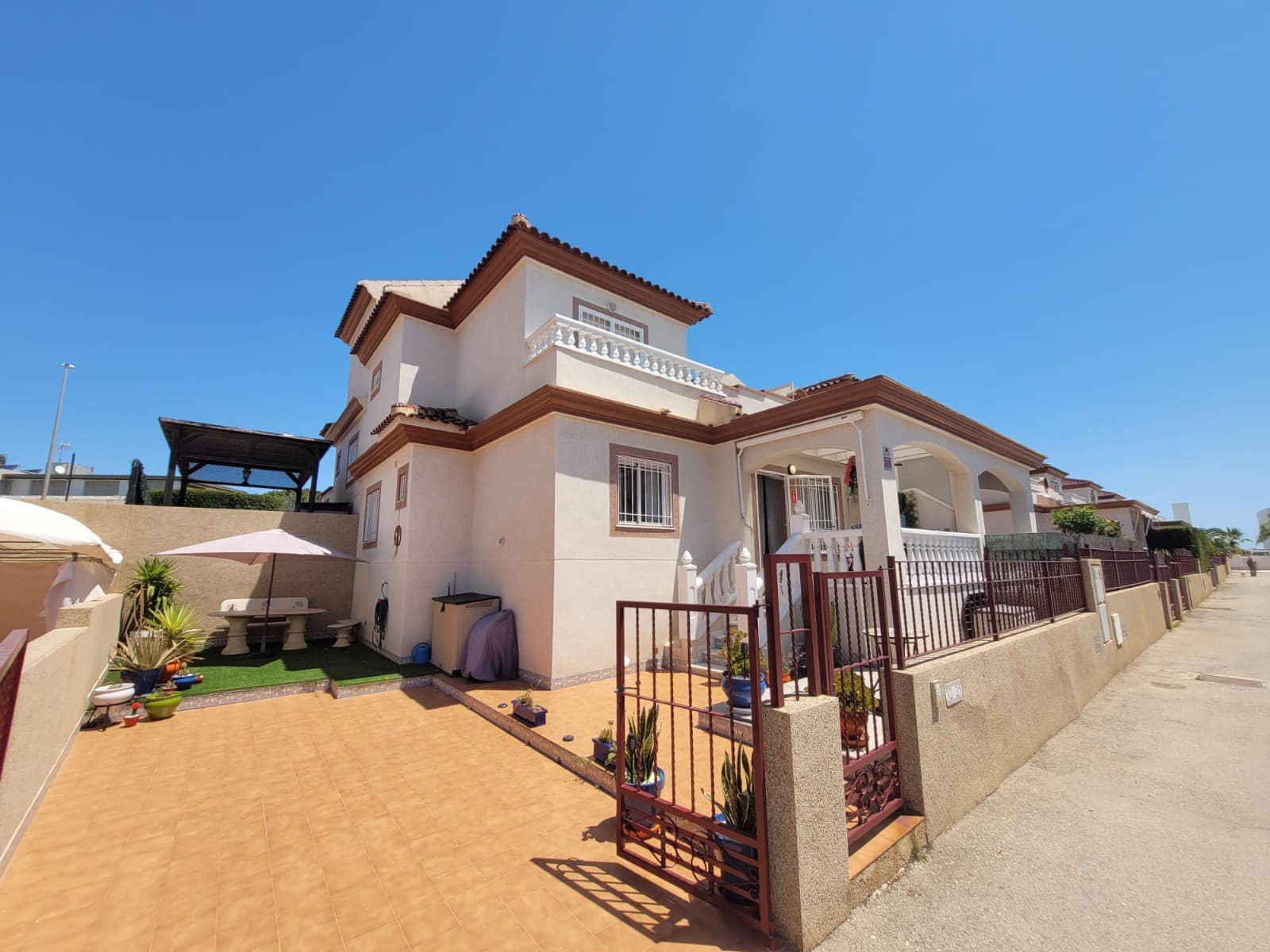 2 bedroom Terraced Villa for holiday rental in La Marina with pool - € 399 (Ref: 6968378)