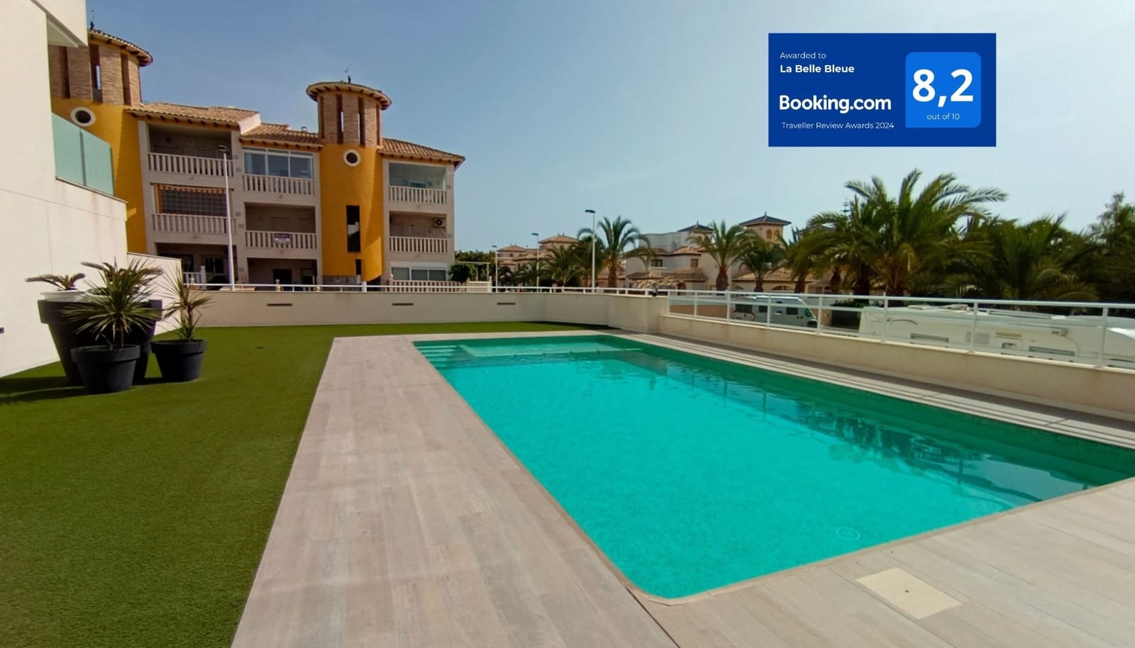 2 slaapkamer Appartement voor vakantieverhuur in La Marina met zwembad - € 455 (Ref: 6968381)