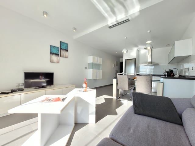 2 slaapkamer Appartement voor vakantieverhuur in Los Europeos, Torrevieja met zwembad garage - € 399 (Ref: 6968383)