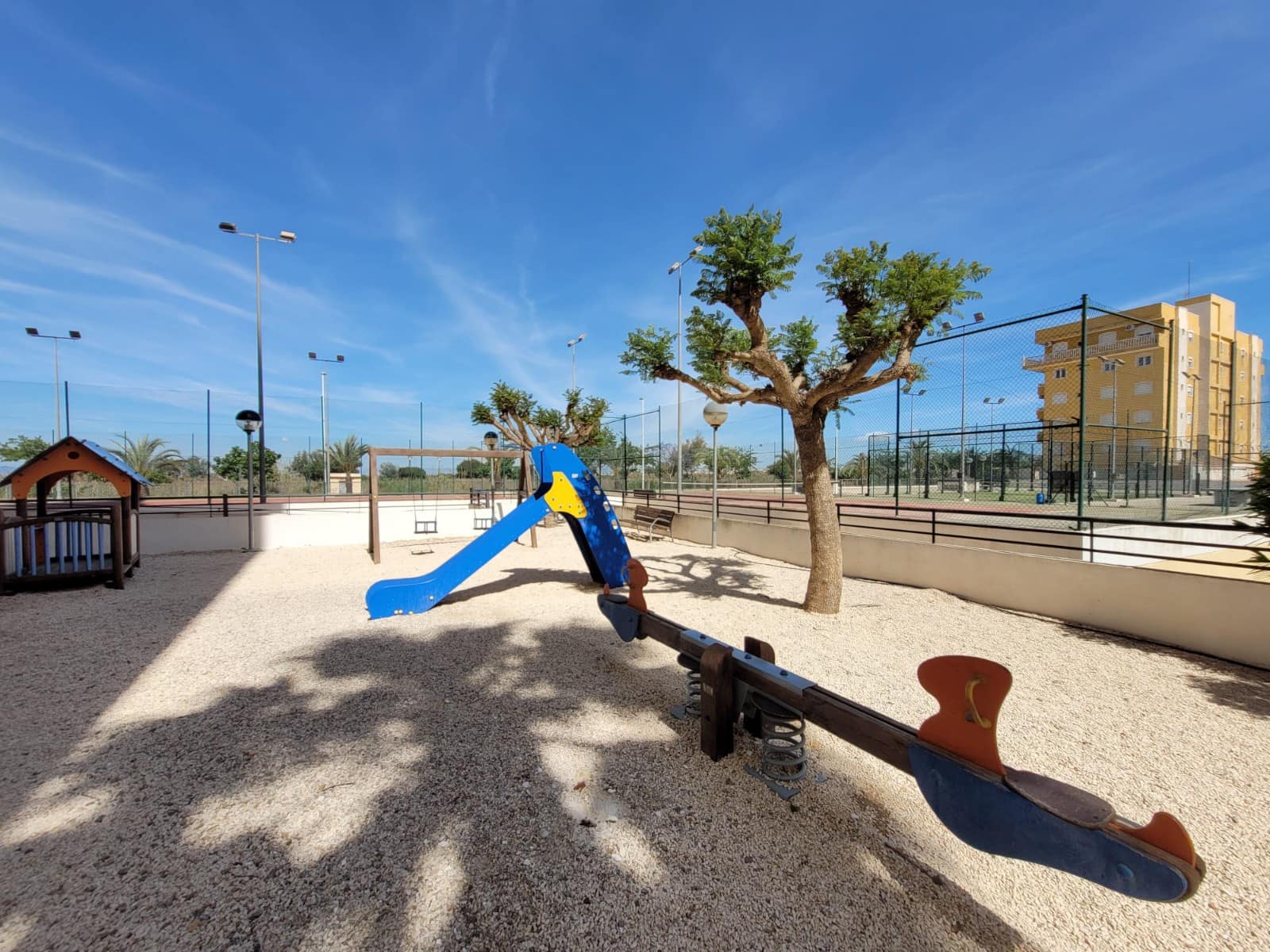 2 quarto Apartamento para arrendamento para férias em Guardamar del Segura com piscina Garagem - 385 € (Ref: 6968394)