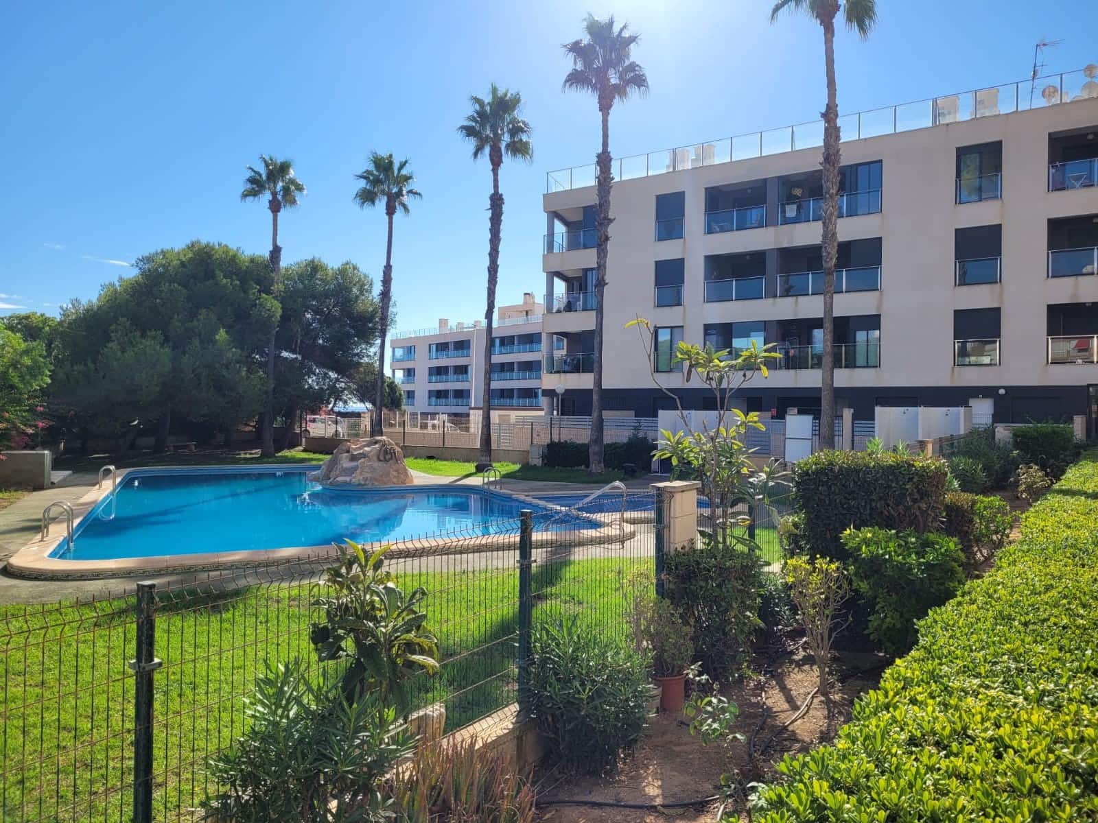 2 slaapkamer Appartement voor vakantieverhuur in La Mata met zwembad garage - € 560 (Ref: 6968400)