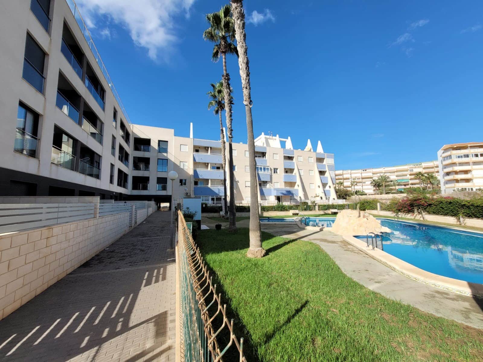 2 slaapkamer Appartement voor vakantieverhuur in La Mata met zwembad garage - € 560 (Ref: 6968400)