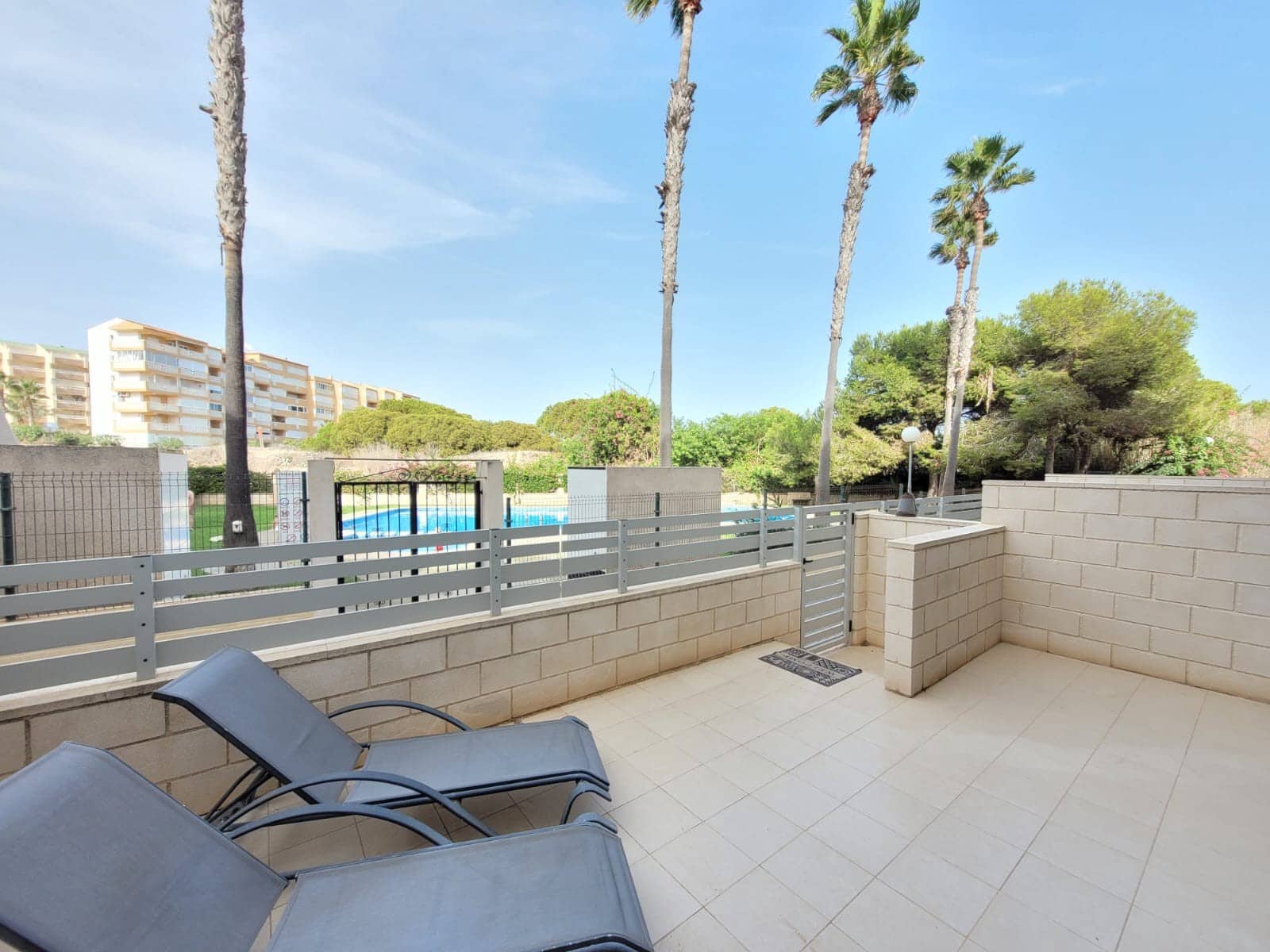 2 slaapkamer Appartement voor vakantieverhuur in La Mata met zwembad garage - € 560 (Ref: 6968400)