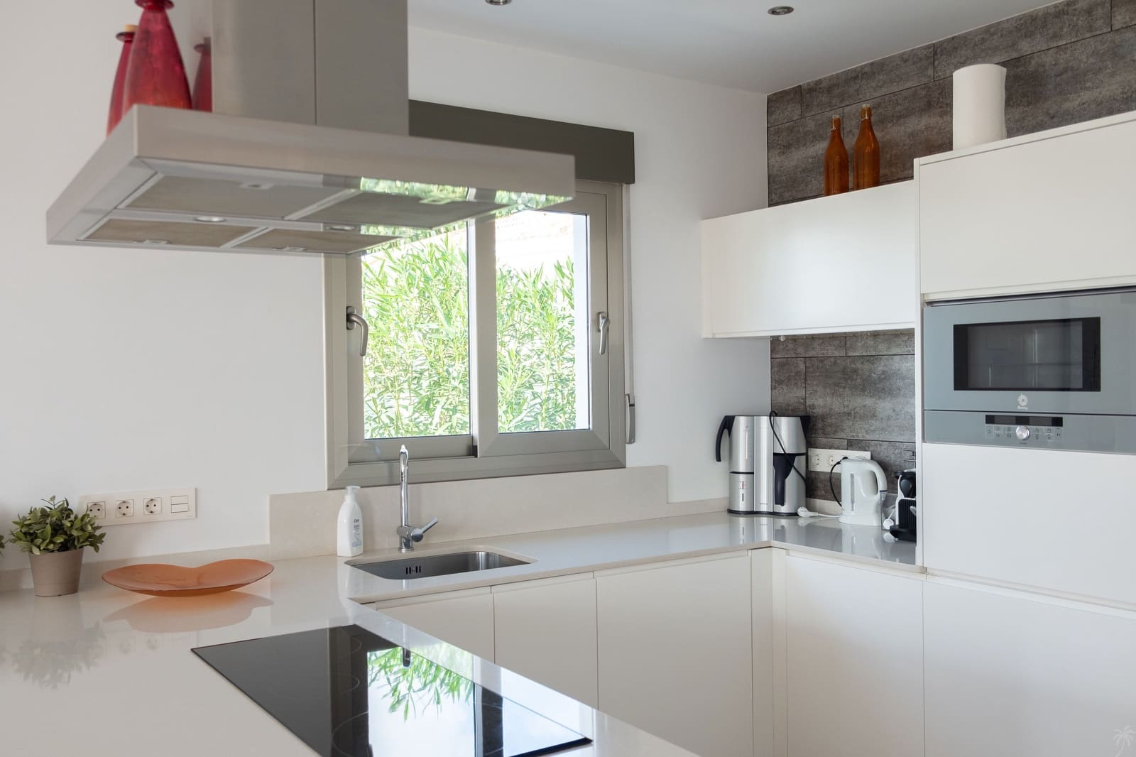 3 slaapkamer Villa voor vakantieverhuur in La Marina met zwembad garage - € 700 (Ref: 6968401)