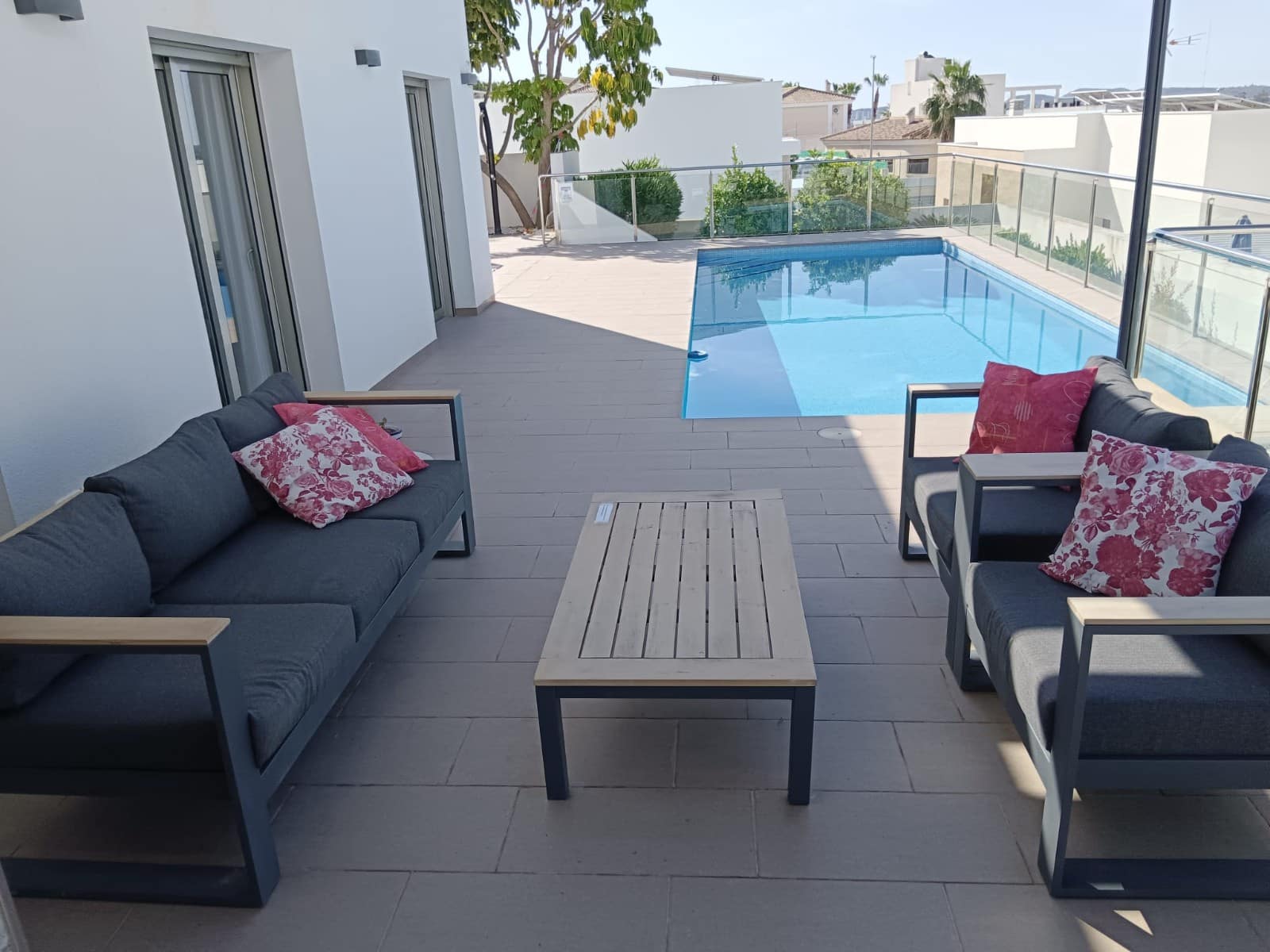 3 slaapkamer Villa voor vakantieverhuur in La Marina met zwembad garage - € 700 (Ref: 6968401)