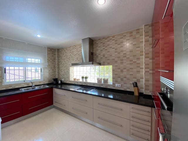 Villa/Maison de 4 chambres de location de vacances à La Marina, Elche / Elx avec piscine garage - 840 € (Ref: 6968402)