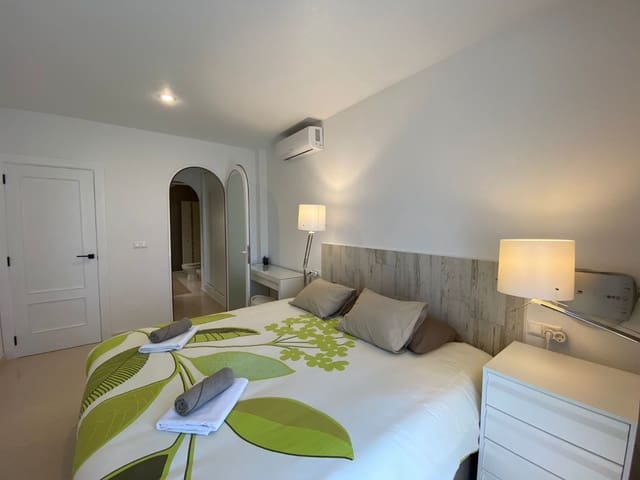 Villa/Maison de 4 chambres de location de vacances à La Marina, Elche / Elx avec piscine garage - 840 € (Ref: 6968402)