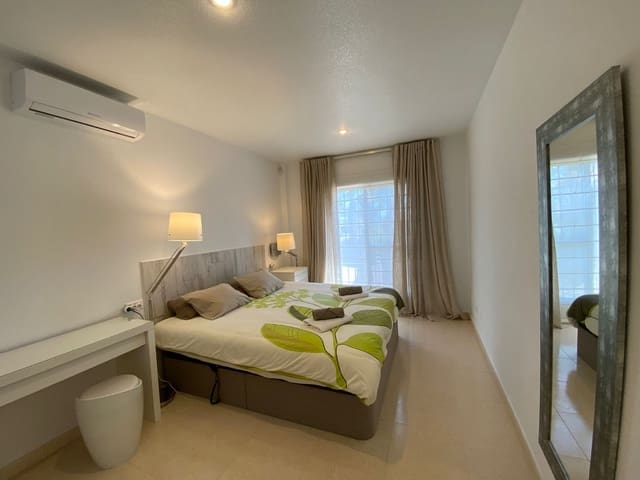 Villa/Maison de 4 chambres de location de vacances à La Marina, Elche / Elx avec piscine garage - 840 € (Ref: 6968402)