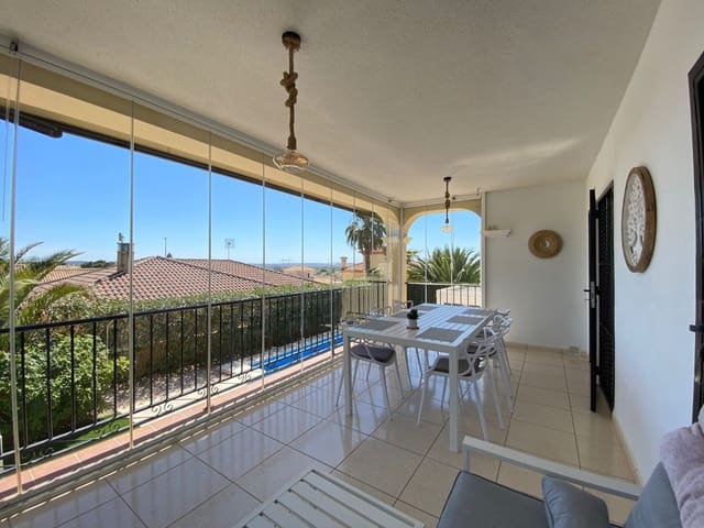 Villa/Maison de 4 chambres de location de vacances à La Marina, Elche / Elx avec piscine garage - 840 € (Ref: 6968402)