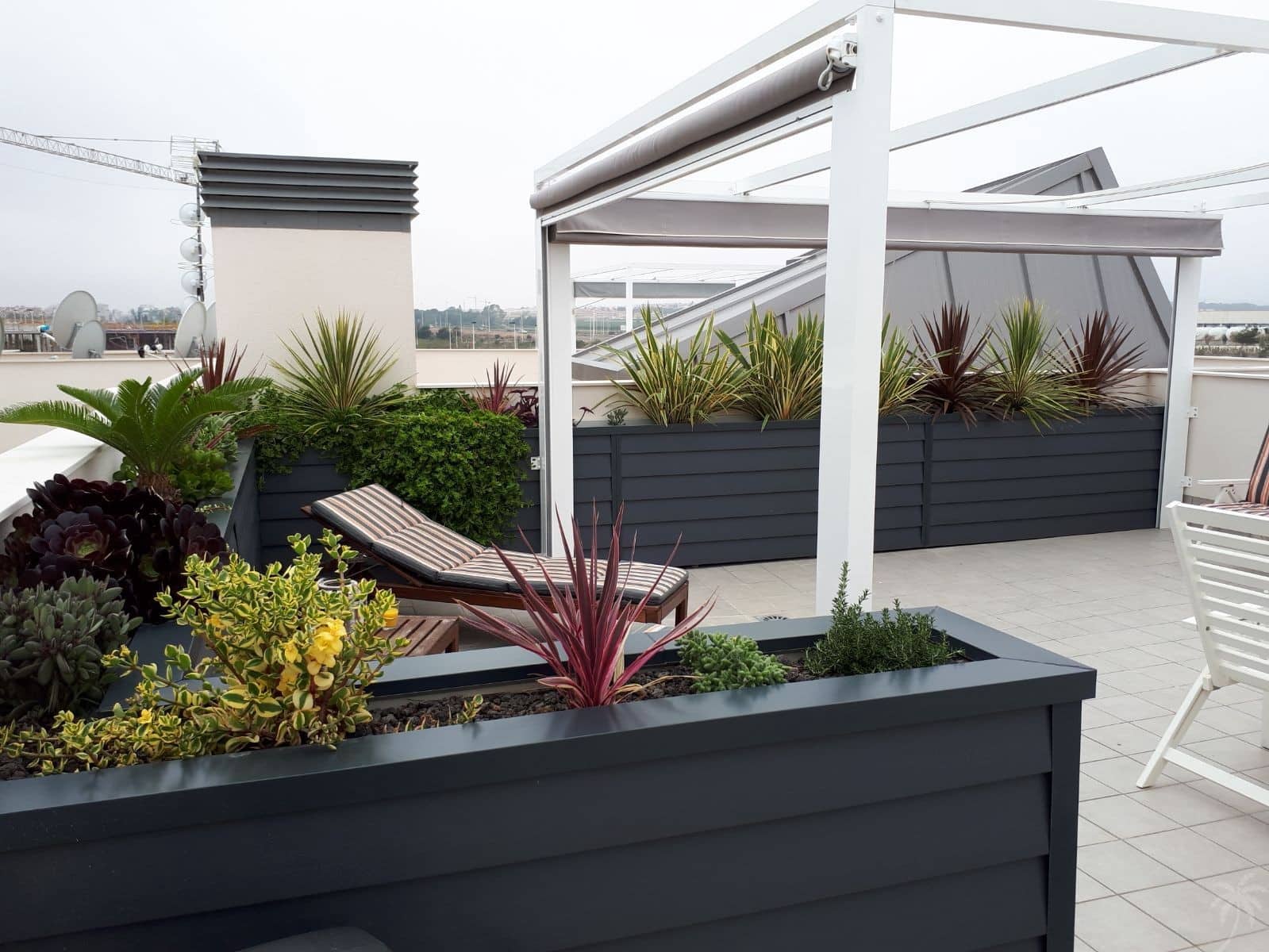 2 slaapkamer Appartement voor vakantieverhuur in Torrevieja met zwembad garage - € 399 (Ref: 6968403)