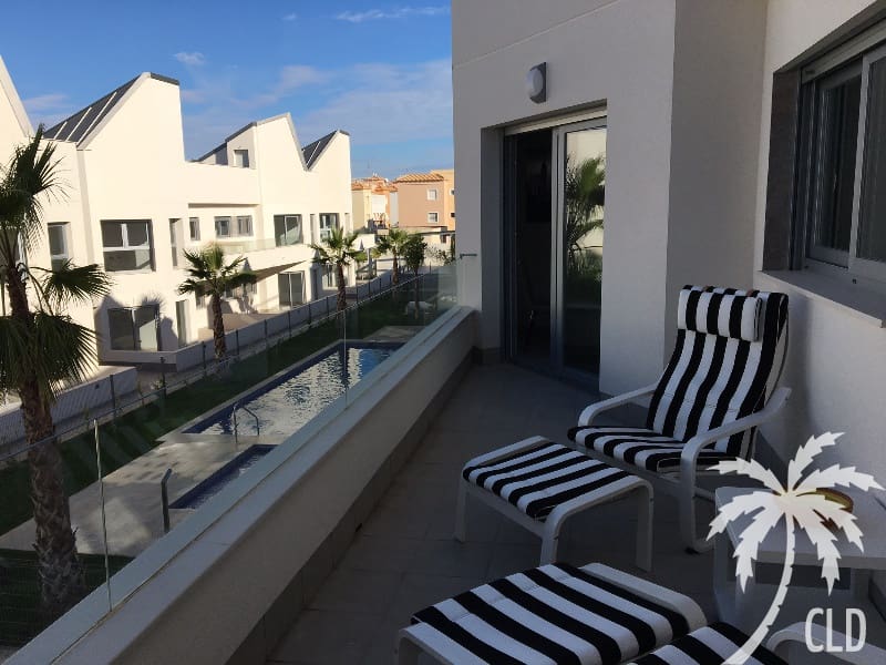 2 slaapkamer Appartement voor vakantieverhuur in Torrevieja met zwembad garage - € 399 (Ref: 6968403)