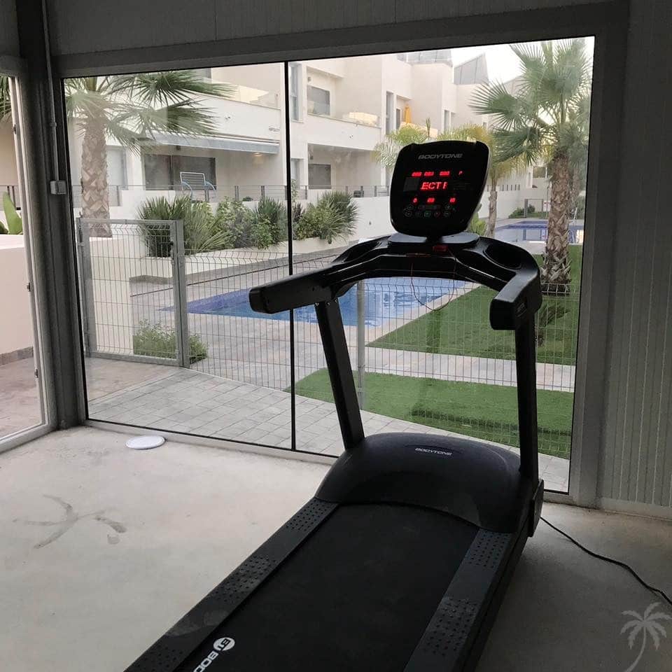 2 slaapkamer Appartement voor vakantieverhuur in Torrevieja met zwembad garage - € 399 (Ref: 6968403)