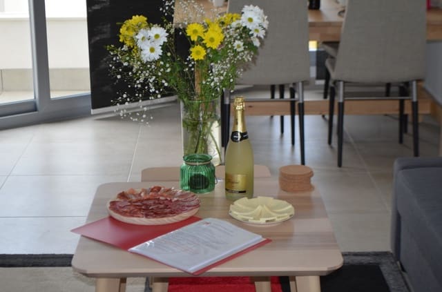 2 slaapkamer Appartement voor vakantieverhuur in La Veleta, Torrevieja met zwembad garage - € 399 (Ref: 6968403)