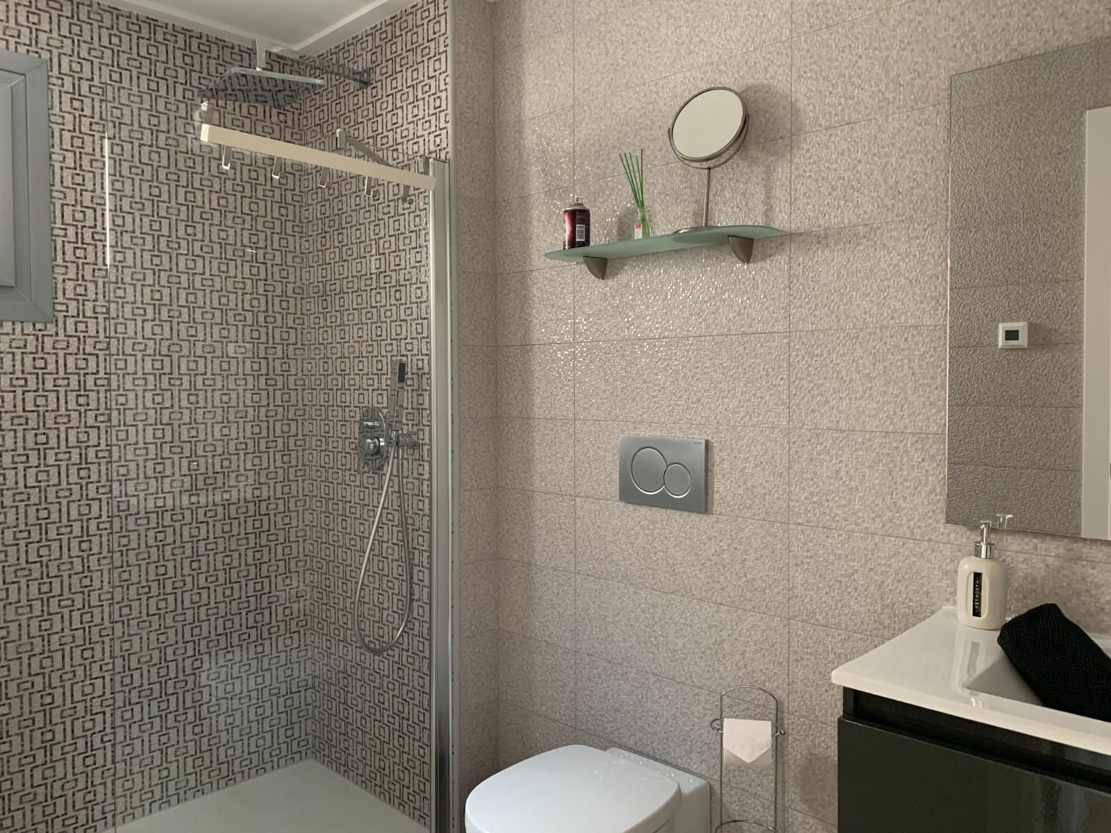 2 slaapkamer Appartement voor vakantieverhuur in Torrevieja met zwembad garage - € 399 (Ref: 6968403)