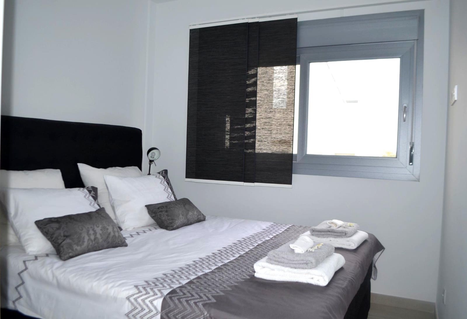 2 slaapkamer Appartement voor vakantieverhuur in Torrevieja met zwembad garage - € 399 (Ref: 6968403)