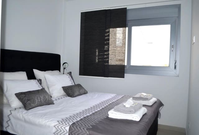 2 slaapkamer Appartement voor vakantieverhuur in La Veleta, Torrevieja met zwembad garage - € 399 (Ref: 6968403)