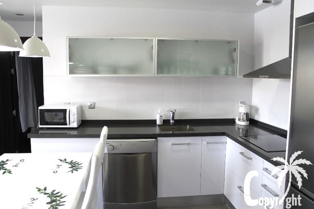 2 slaapkamer Appartement voor vakantieverhuur in Los Europeos, Torrevieja met zwembad garage - € 399 (Ref: 6968404)