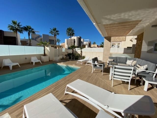 4 bedroom Villa for holiday rental in Torrevieja with pool garage - € 1,960 (Ref: 6968407)