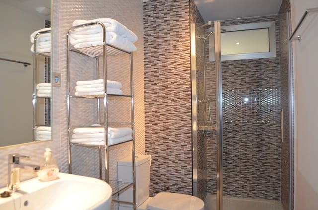 2 slaapkamer Appartement voor vakantieverhuur in Los Europeos, Torrevieja met zwembad garage - € 560 (Ref: 6968409)