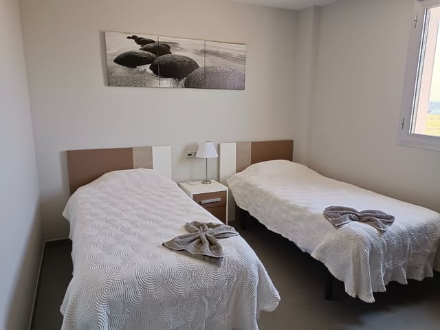 2 slaapkamer Appartement voor vakantieverhuur in Los Europeos, Torrevieja met zwembad garage - € 560 (Ref: 6968409)