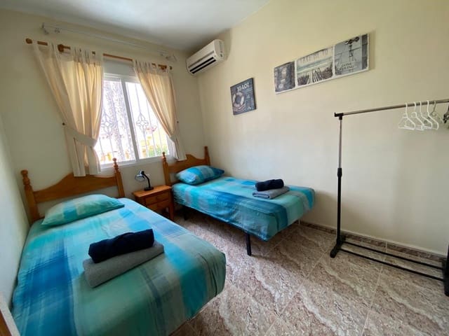   3 soveværelse   ferieRækkehus i La Regia, Orihuela med   swimmingpool  garage  - € 399 (Ref: 6968413)