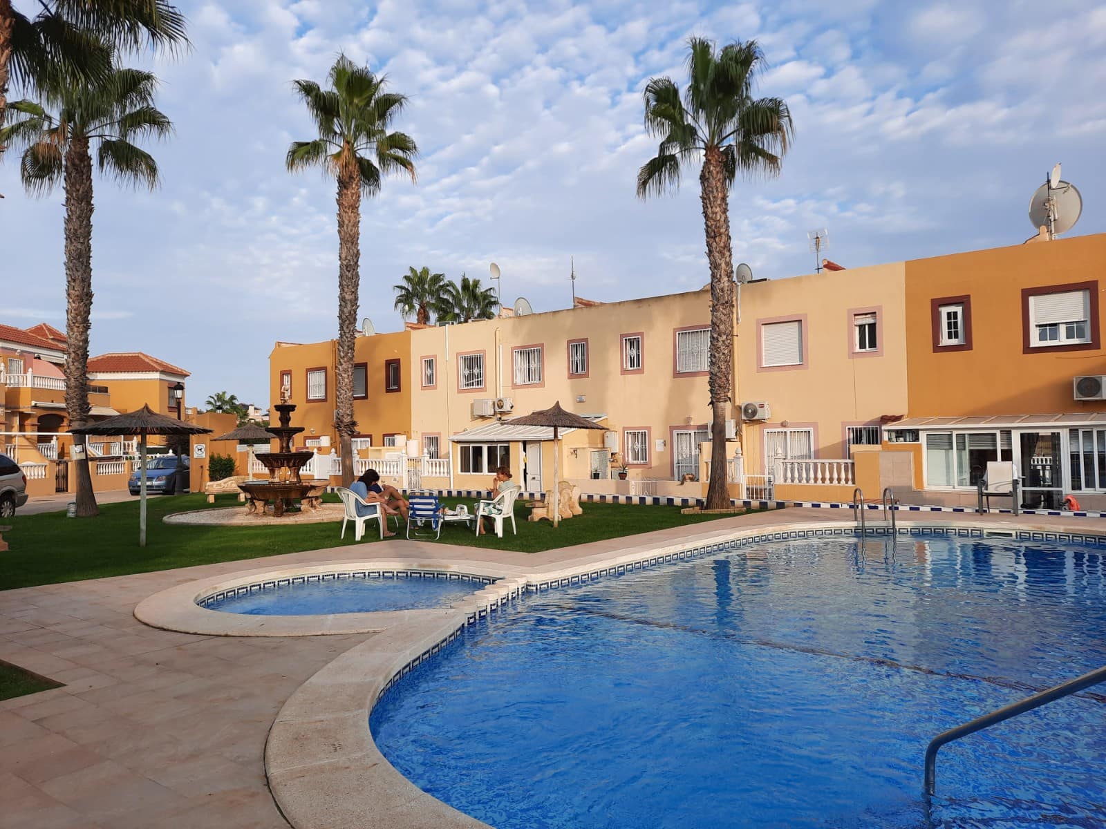   3 soveværelse   ferieRækkehus i Orihuela Costa   med   swimmingpool  garage  - € 399 (Ref: 6968413)