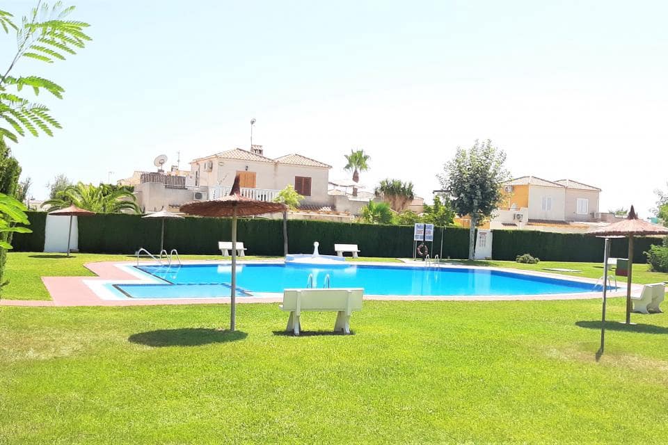 3 makuuhuone Rivitalo lomavuokrausta paikassa Orihuela Costa mukana uima-altaan 
autotalli - 455 € (Ref: 6968485)