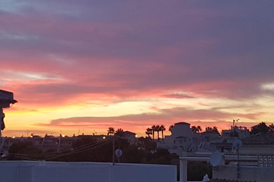 3 makuuhuone Rivitalo lomavuokrausta paikassa Orihuela Costa mukana uima-altaan 
autotalli - 455 € (Ref: 6968485)