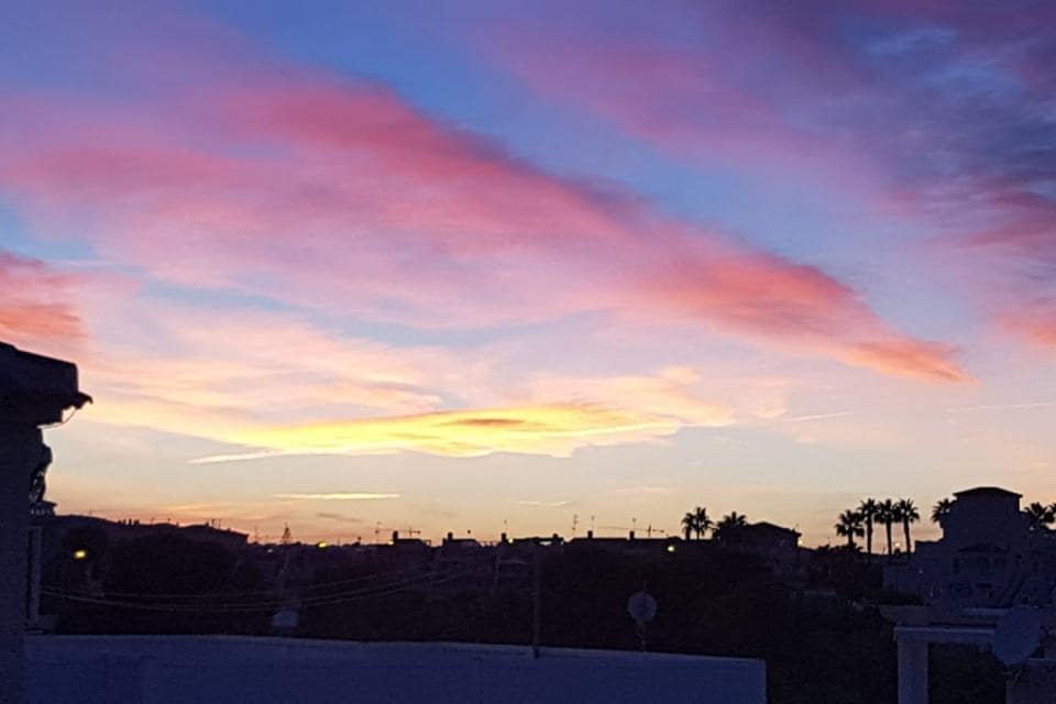 3 makuuhuone Rivitalo lomavuokrausta paikassa Orihuela Costa mukana uima-altaan 
autotalli - 455 € (Ref: 6968485)