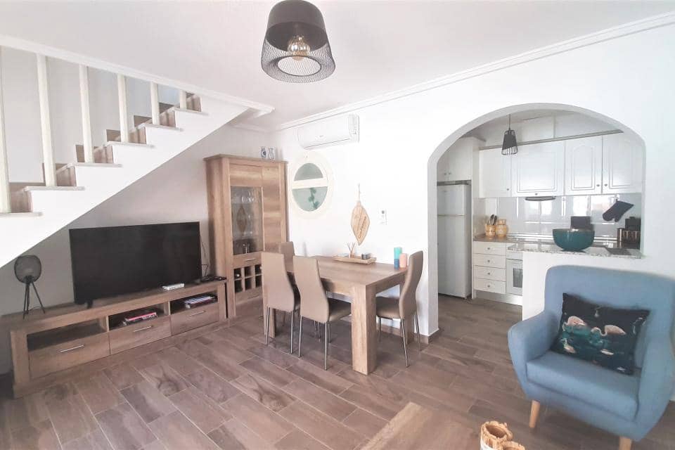 3 makuuhuone Rivitalo lomavuokrausta paikassa Orihuela Costa mukana uima-altaan 
autotalli - 455 € (Ref: 6968485)