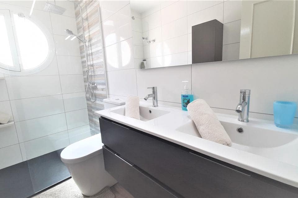 3 makuuhuone Rivitalo lomavuokrausta paikassa Orihuela Costa mukana uima-altaan 
autotalli - 455 € (Ref: 6968485)