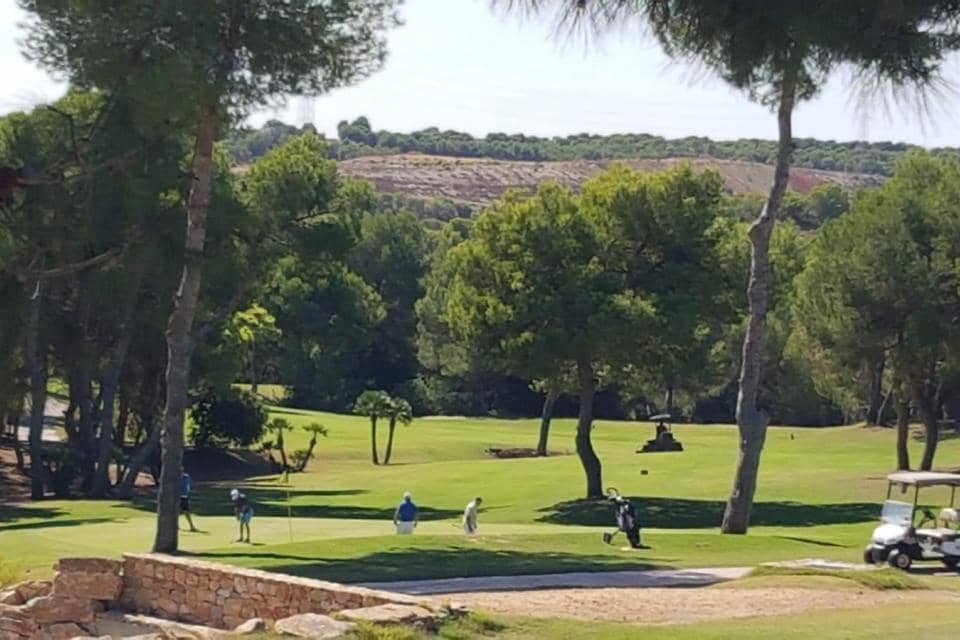 3 makuuhuone Rivitalo lomavuokrausta paikassa Orihuela Costa mukana uima-altaan 
autotalli - 455 € (Ref: 6968485)